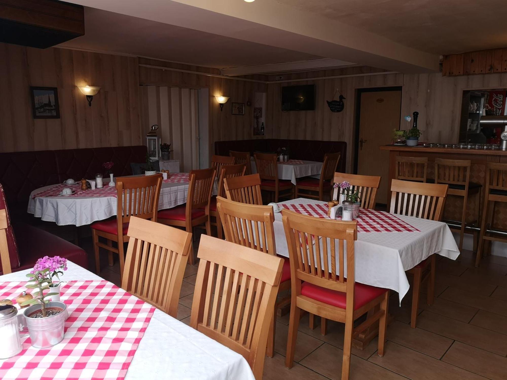 Uschi'S Gasthof Neuendorf  Bagian luar foto